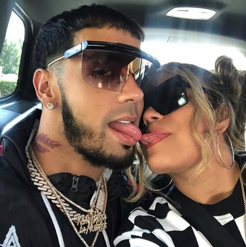 Karol G responde a los que critican el tatuaje de Anuel AA