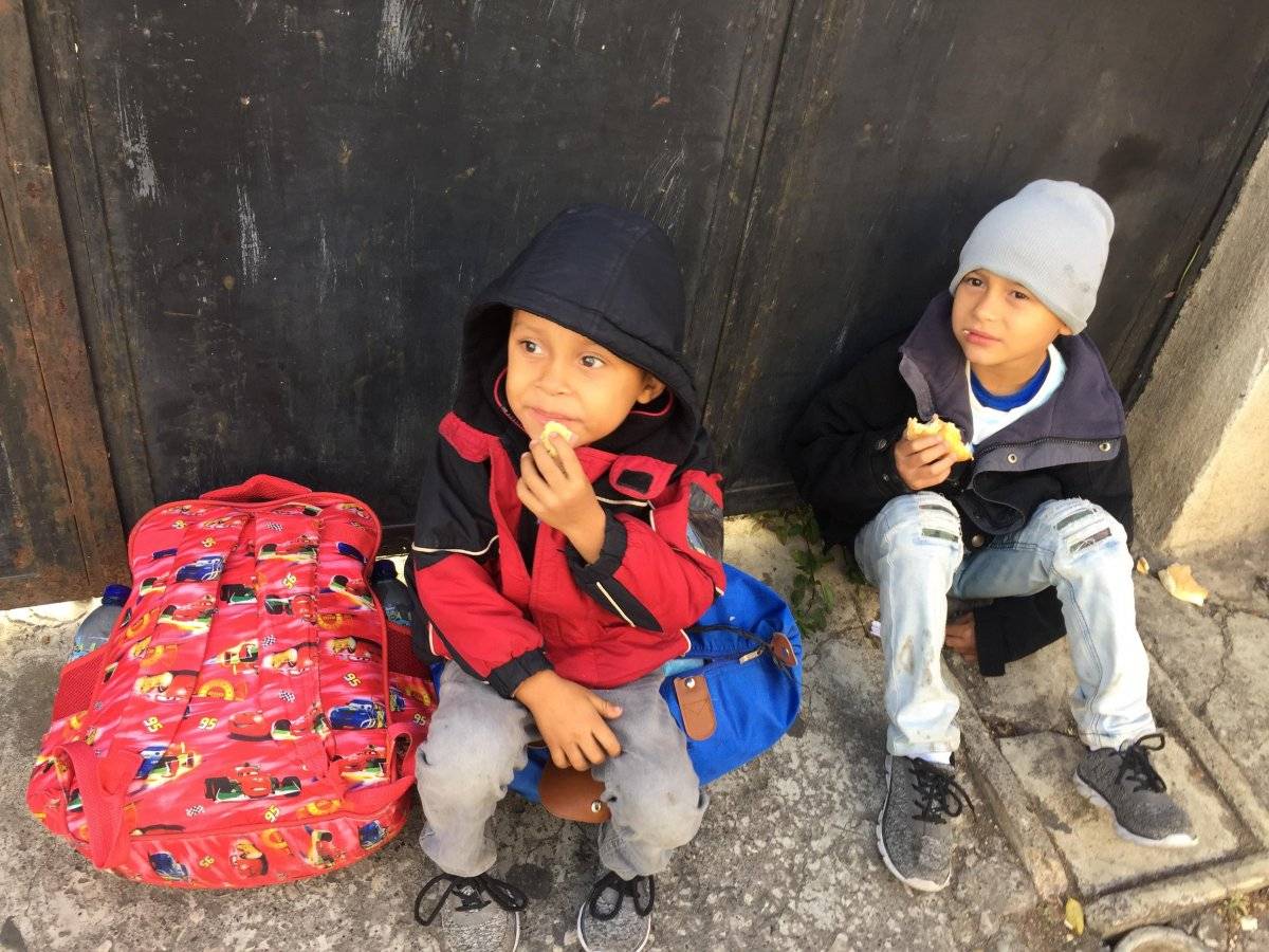 Caravana de migrantes para por Guatemala.