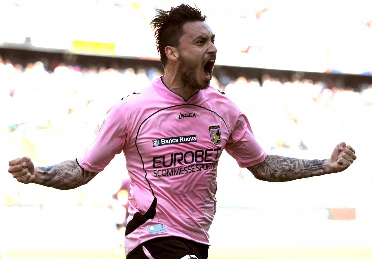 El delantero nacional, Mauricio Pinilla, en su paso por el Palermo de Italia / Getty Images