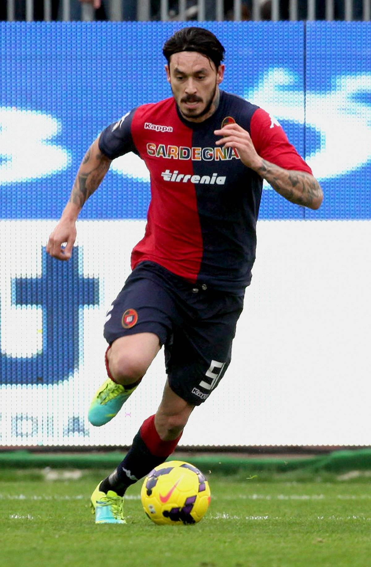 Pinilla defendiendo la camiseta del Cagliari Calcio / Getty Images