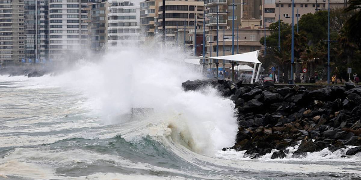 Alerta por marejadas olas de hasta 3,5 metros se esperan esta semana en las costas de Chile