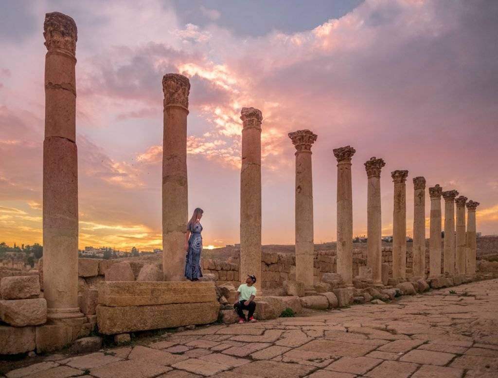 Dentro del teatro hay un museo con diferentes estampas sobre la vida cotidiana de los jordanos, trajes típicos y otras costumbres.