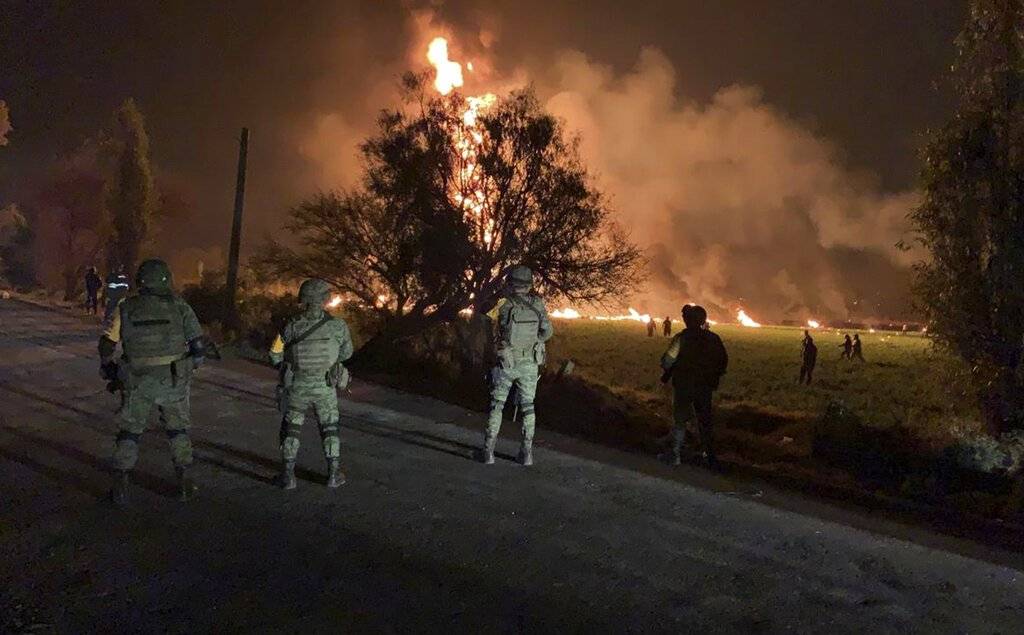 Víctimas de explosión de oleoducto en México