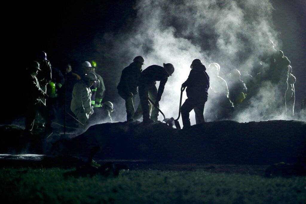 Víctimas de explosión de oleoducto en México