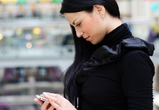 mujer con smartphone