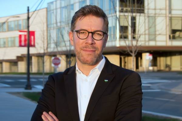 Markus Giesler, profesor asociado de mercadotecnia en la Schulich School of Business, con sede en Canadá, Universidad de York