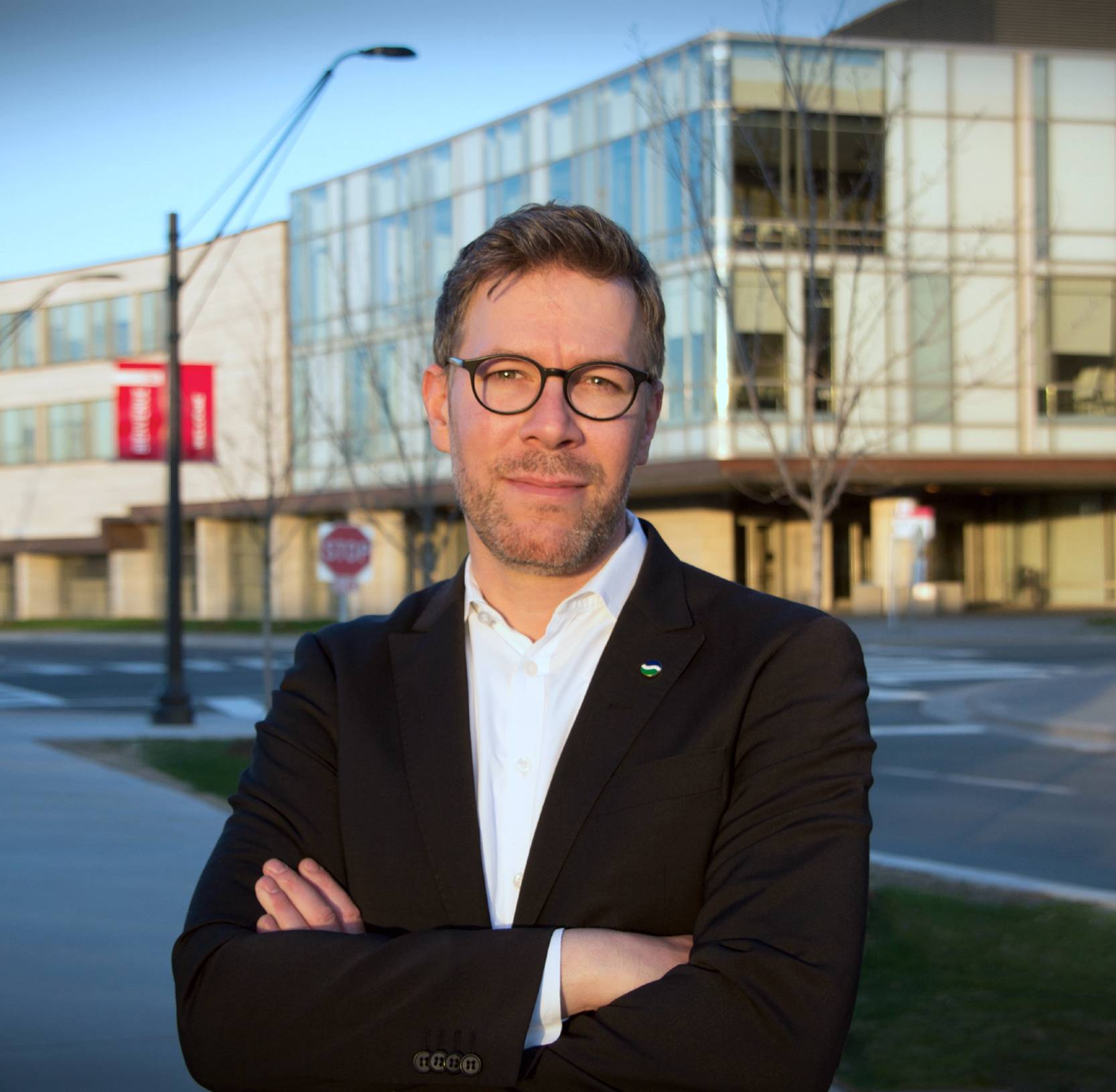 Markus Giesler, profesor asociado de mercadotecnia en la Schulich School of Business, con sede en Canadá, Universidad de York Markus Giesler, profesor asociado de mercadotecnia en la Schulich School of Business, con sede en Canadá, Universidad de York