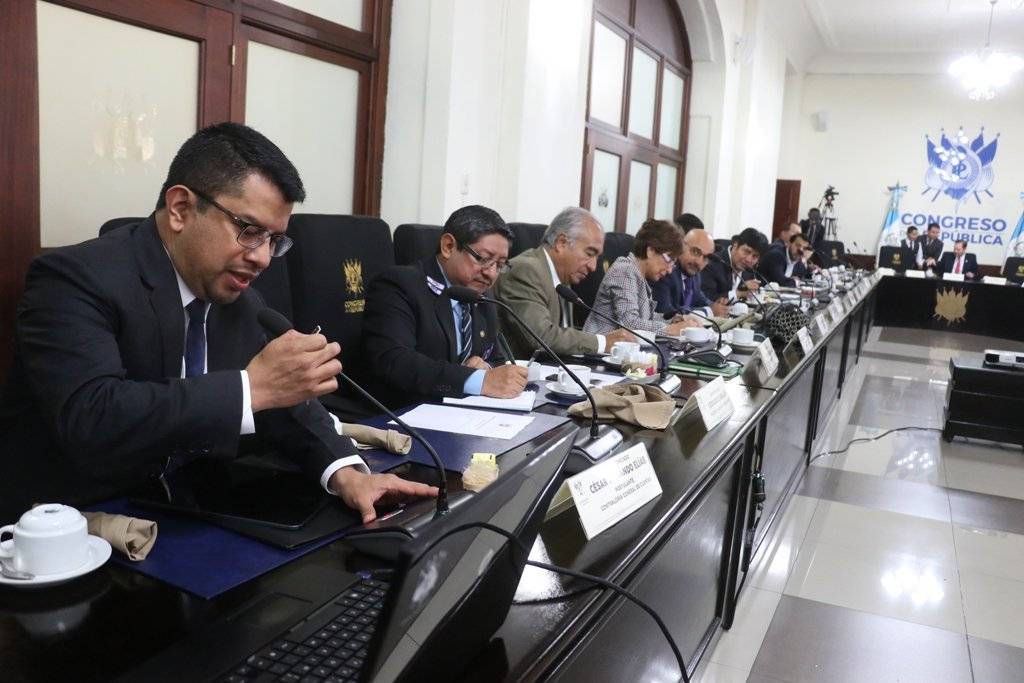 aspirantes a Contralor General exponen planes de trabajo en el Congreso