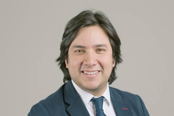 Julián Cárdenas García profesor investigador en el Centro de Derecho de la Universidad de Houston y ex diplomático de carrera del servicio exterior venezolano