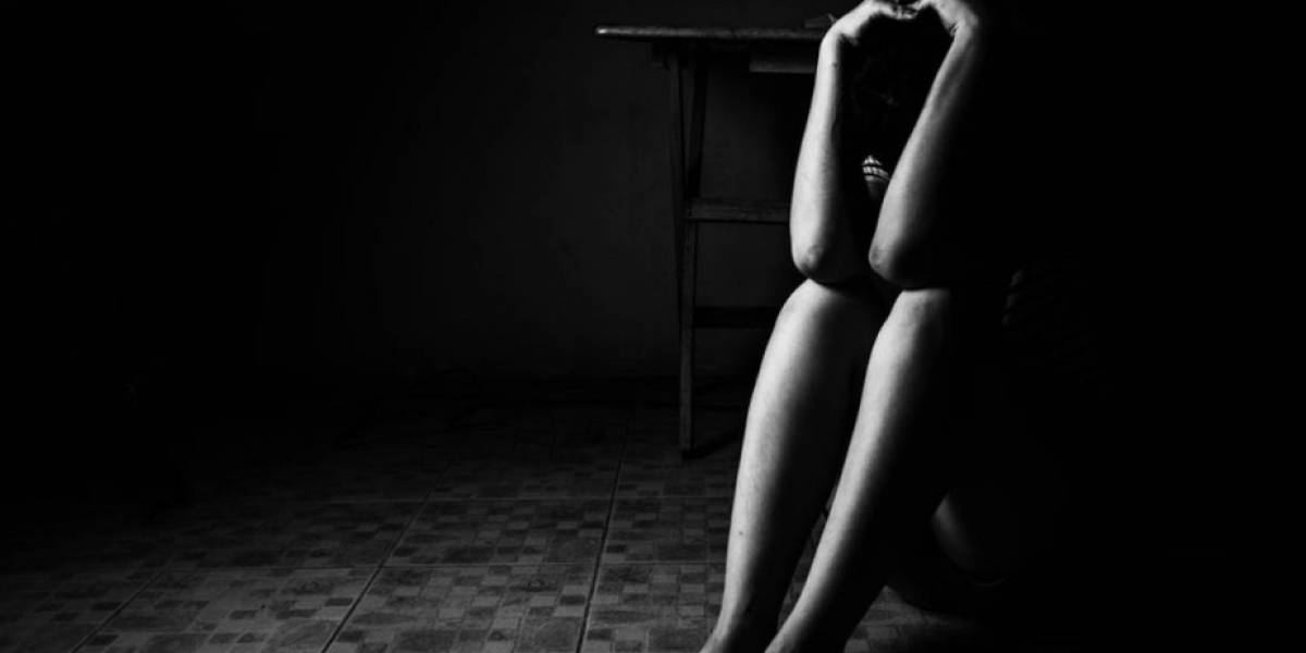 Sospechaba que su marido abusaba sexualmente de su hija puso una cámara oculta y descubrió la terrible verdad