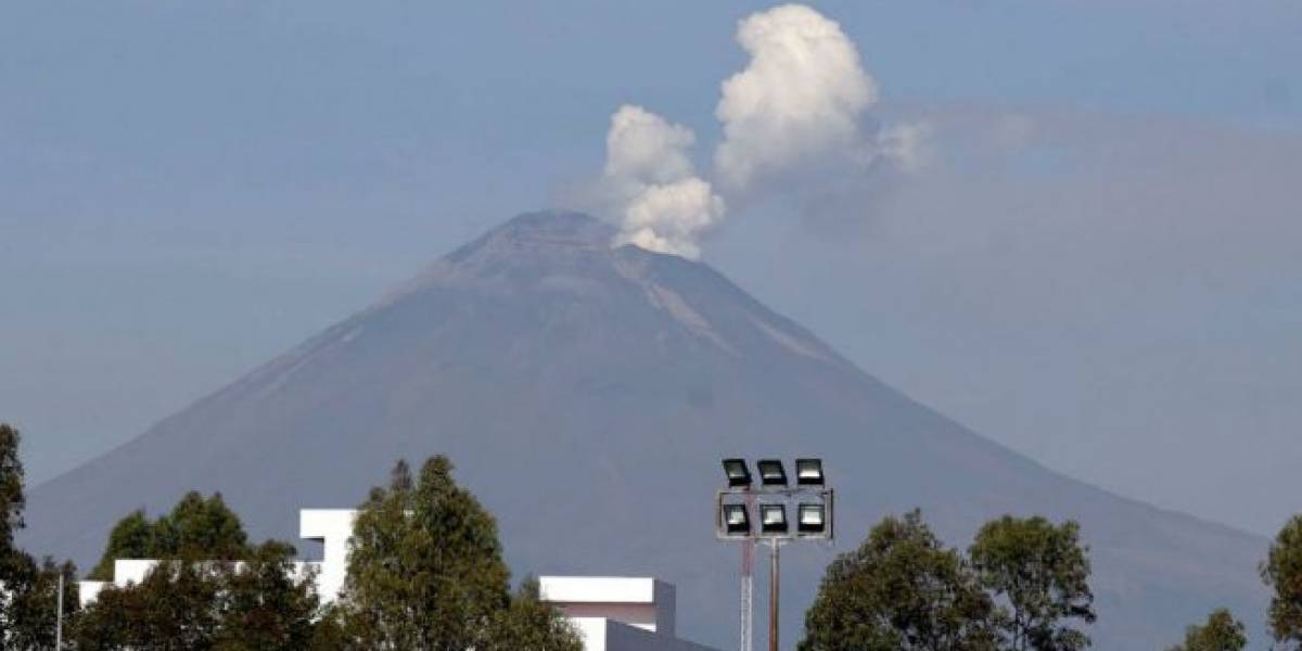 Imágenes a color de la explosión del volcán Popocatépetl en México