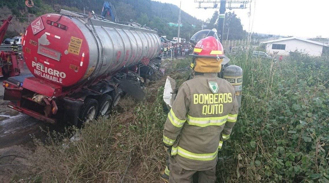 Quito: Cierre total de la Simón Bolívar, sector Santa Rosa
