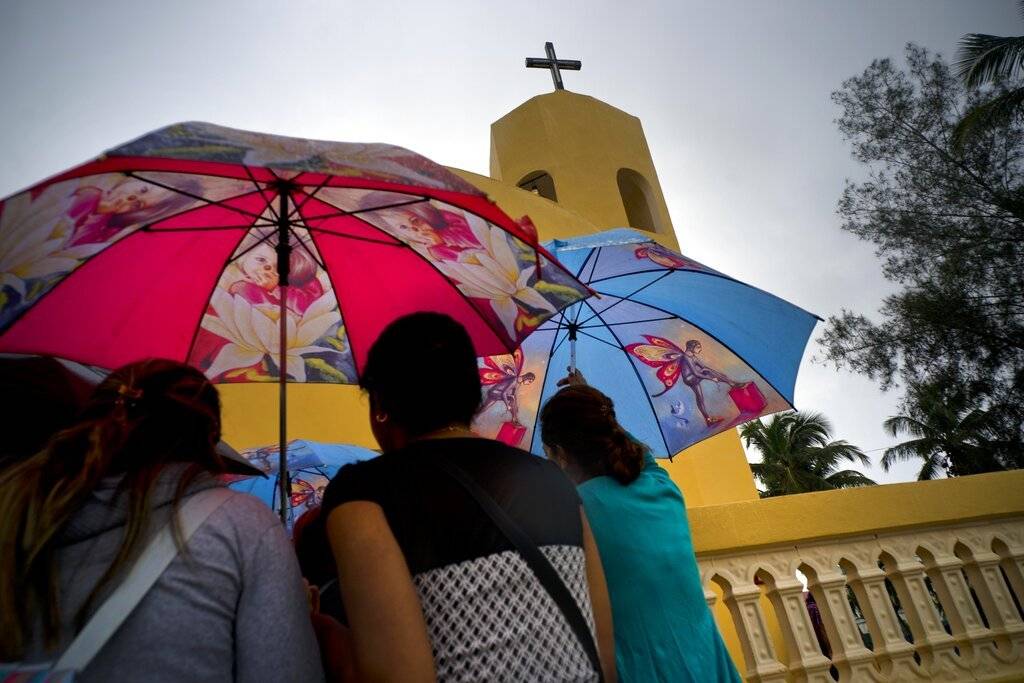 Construyen templo católico en Cuba