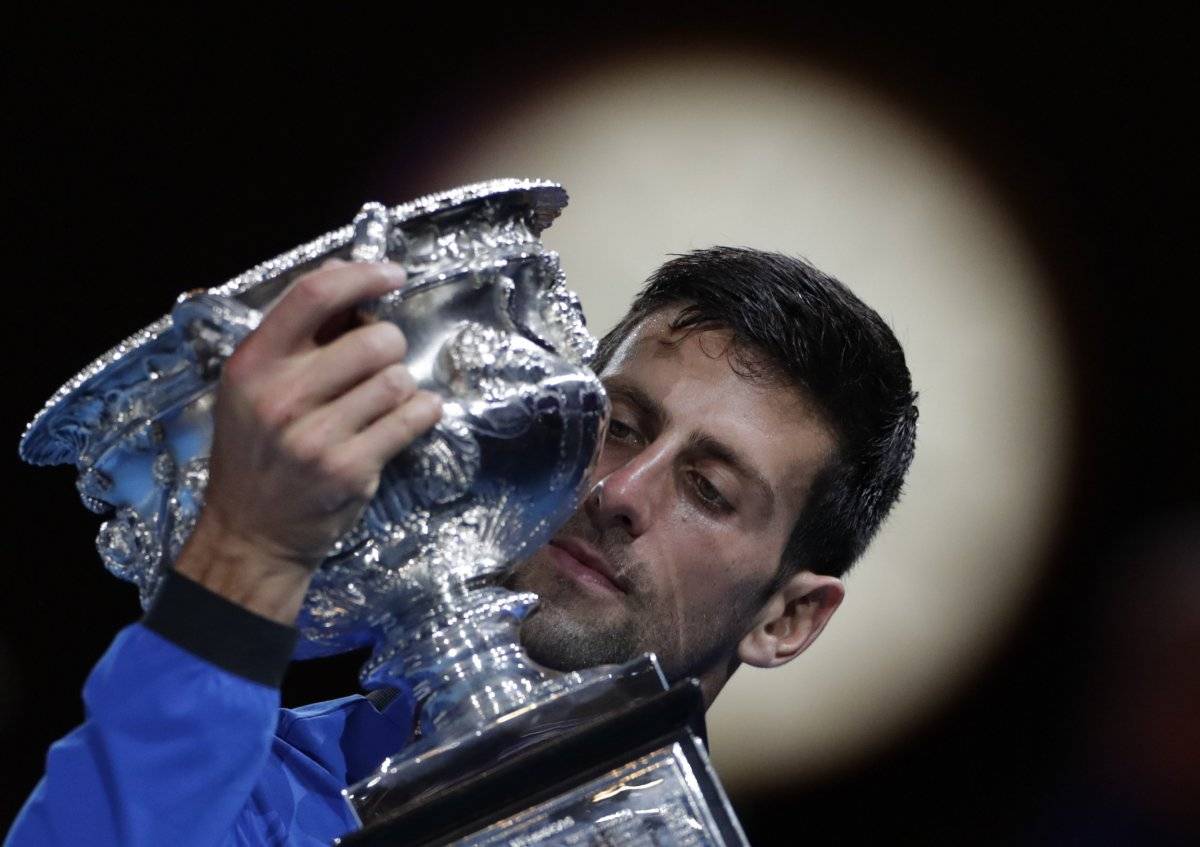 Rafael Nadal fue aplastado por Novak Djokovic quien se consagró campeón del Abierto de Australia