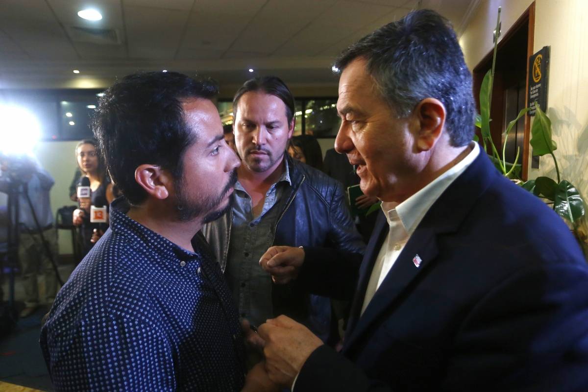 Equipo de prensa de TVN que fue retenido en Venezuela: 'Fue una detención totalmente arbitraria' - Publimetro Chile Equipo de prensa de TVN que fue retenido en Venezuela: 'Fue una detención totalmente arbitraria' - Publimetro Chile