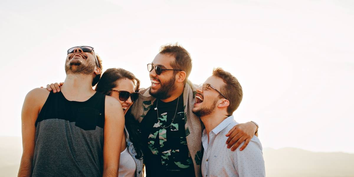 Científicos descubrieron los 17 gestos con los que expresamos felicidad en todo el mundo