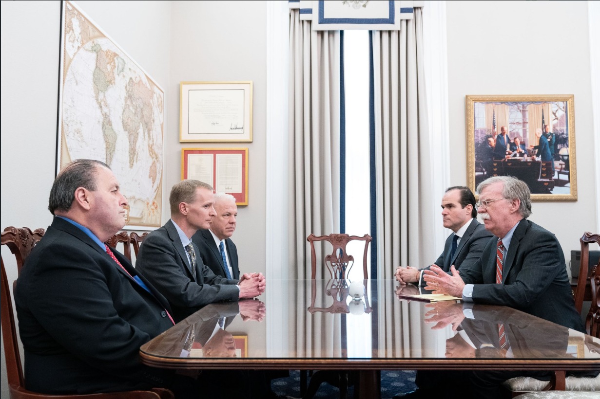 Estados Unidos advierte de represalias a quienes compren oro o petróleo en Venezuela Estados Unidos advierte de represalias a quienes compren oro o petróleo en Venezuela
