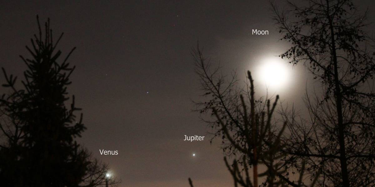 La Luna se alineó con Venus y Júpiter y se pudo ver desde la Tierra