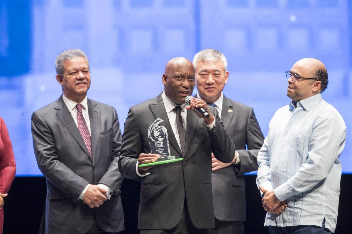johnsingleton-528e6a10313c39d16cc82ee64088befd.jpg