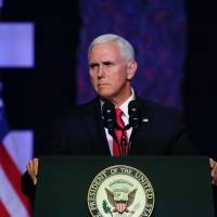 Pence rechaza invocar enmienda 25 para remover a Trump del poder