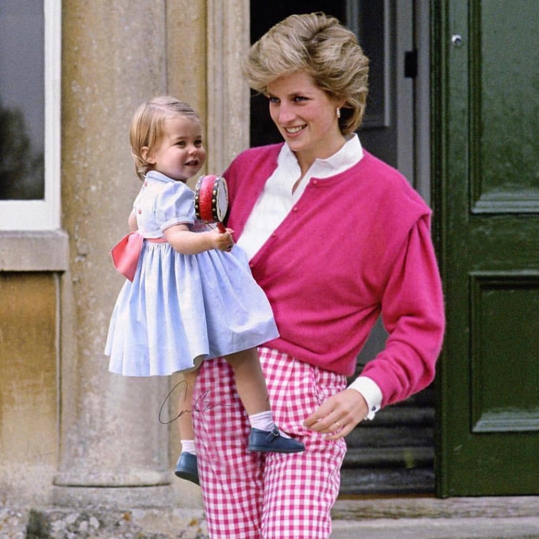 FOTOMONTAJE: Ahora podemos imaginar a la princesa Diana junto a su nieta