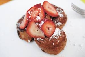 rabanada com morangos