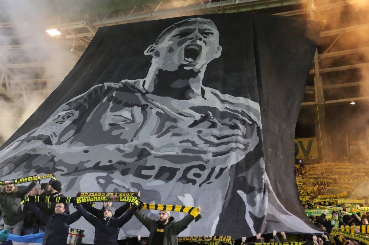 Hinchas del Nantes rinden homenaje al futbolista argentino Emiliano Sala