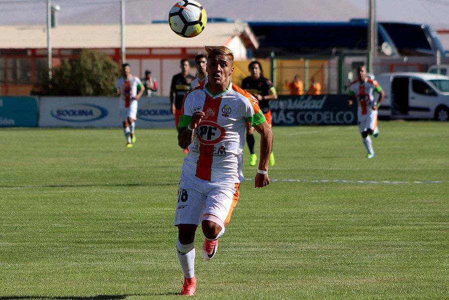 El buen nivel de Juan Carlos Gaete en Cobresal llamó la atención de la U y Colo Colo. Fichó en el Cacique, pero terminó siendo enviado a préstamo a Santa Cruz / Foto: Agencia UNO