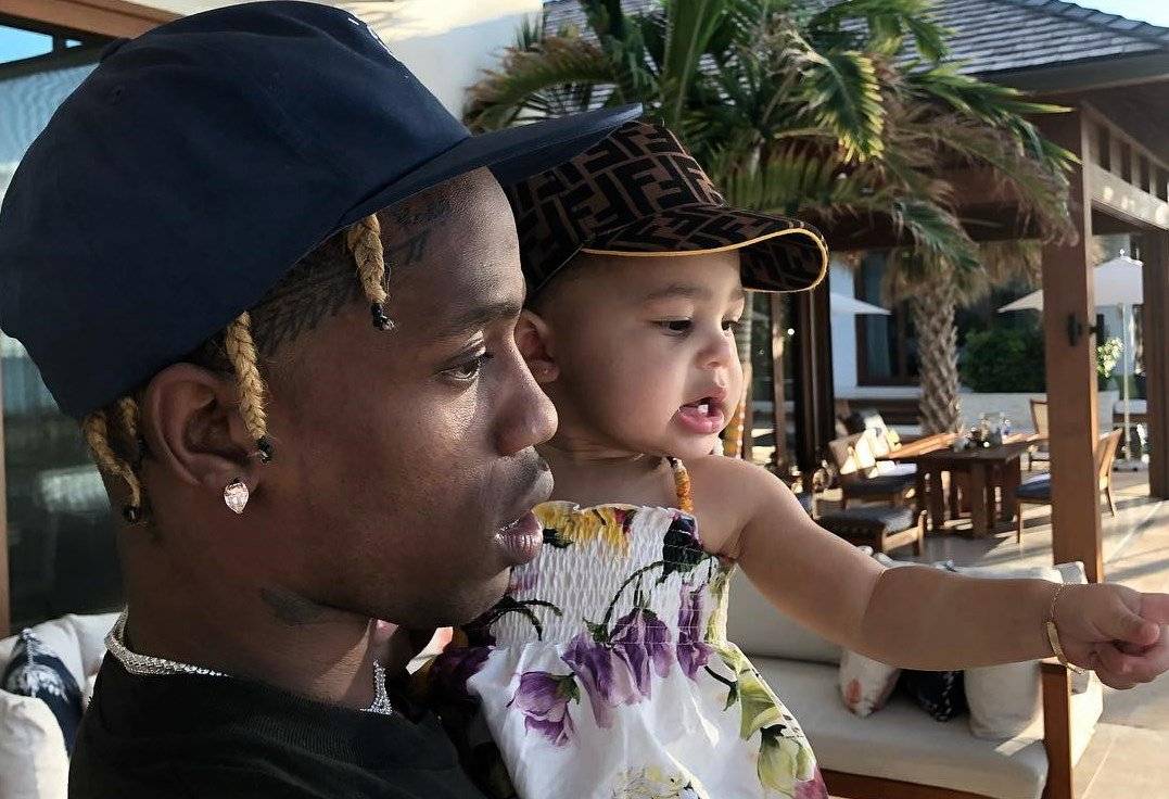 VIDEO: Mira cómo disfrutó la pequeña Stormi al ver a su papá en el Super Bowl