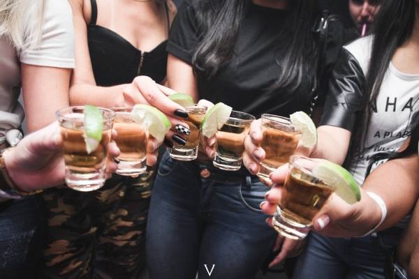 Bajar de peso tomando alcohol