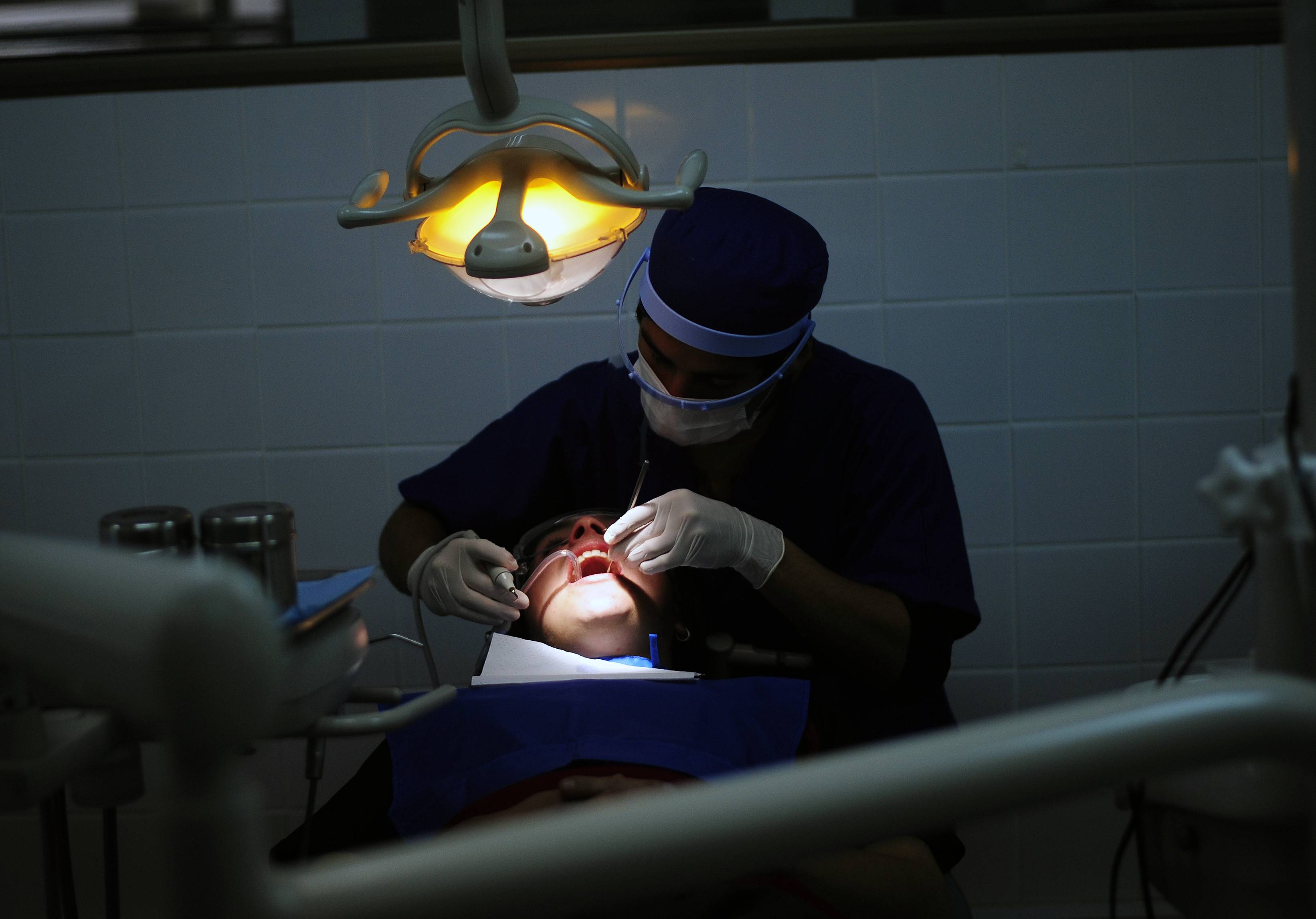 dentista gengivitis demencia senil