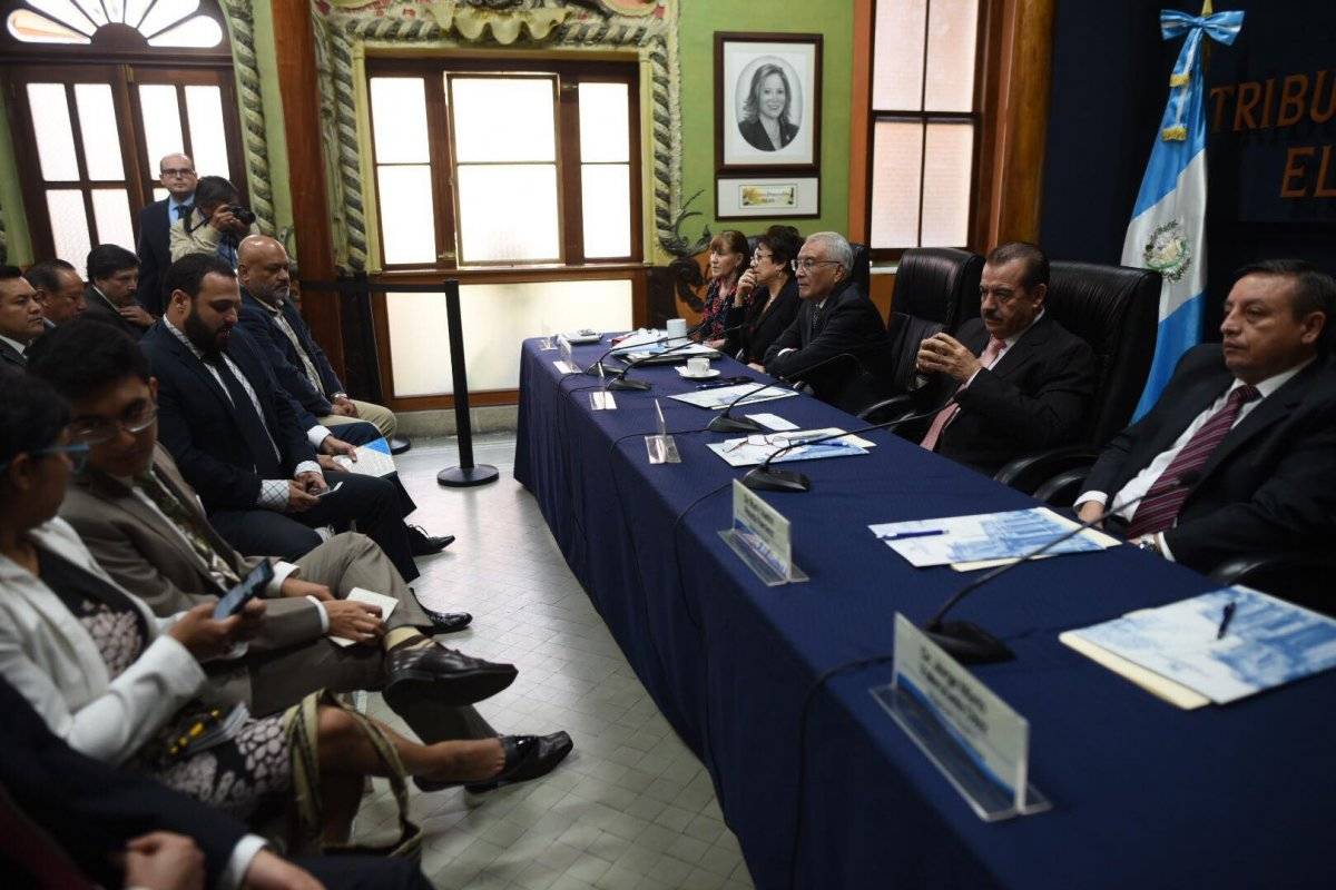 Reunión fiscales partidos políticos y TSE