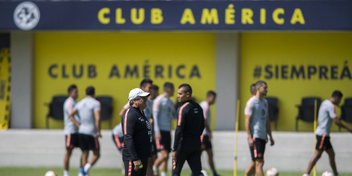 Roban miles de pesos en ropa deportiva del América en Coapa