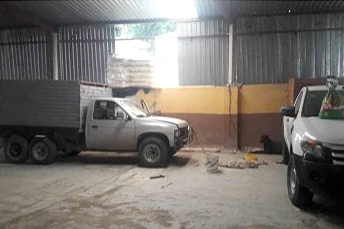 Catean bodega en Tamazula, hallan tambos para precursores químicos
