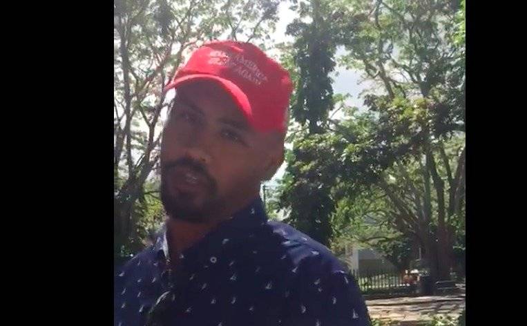 Choque por gorra "Make America Great Again"