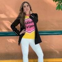 Galilea Montijo luce sexy traje de baño negro y presume su torneada figura