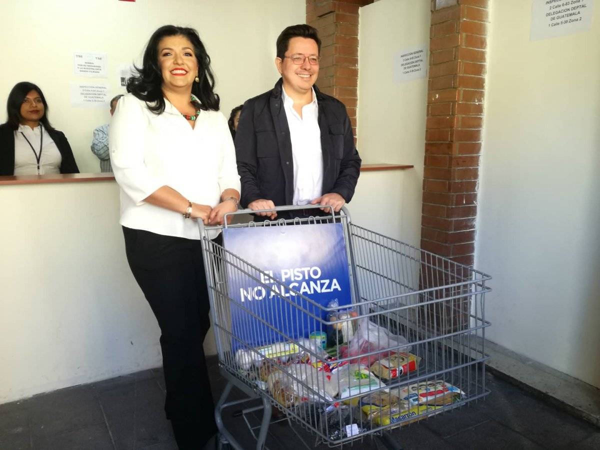Julio Héctor Estrada y Yara Argueta, Creo