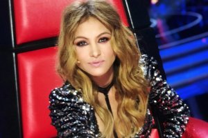 Paulina Rubio hace el ridículo al tratar de pronunciar 'Beatles'