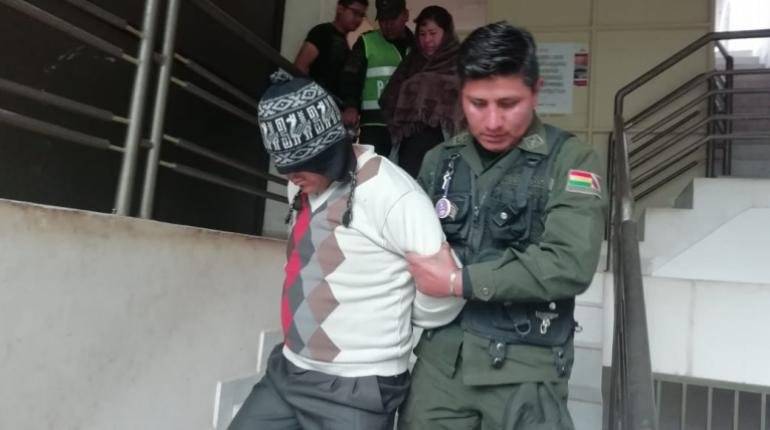 Papá vendió a su hijo de un día de nacido por 460 dólares y con el dinero compró un televisor