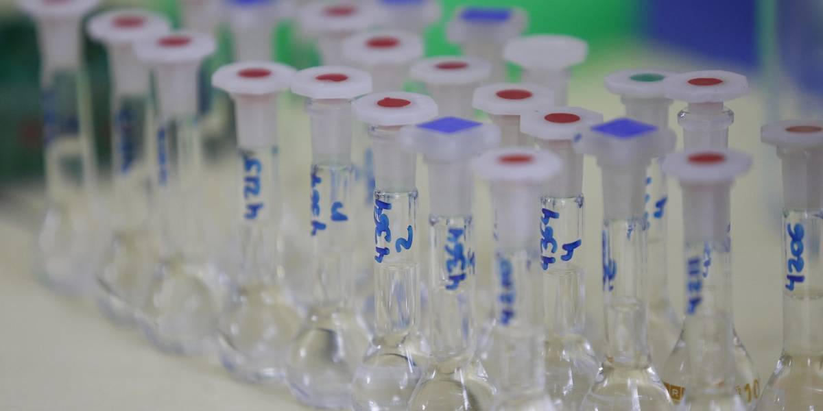 Seremi de Salud de Tarapacá alerta sobre bebida energética Monster: Ginseng existente provocaría graves daños