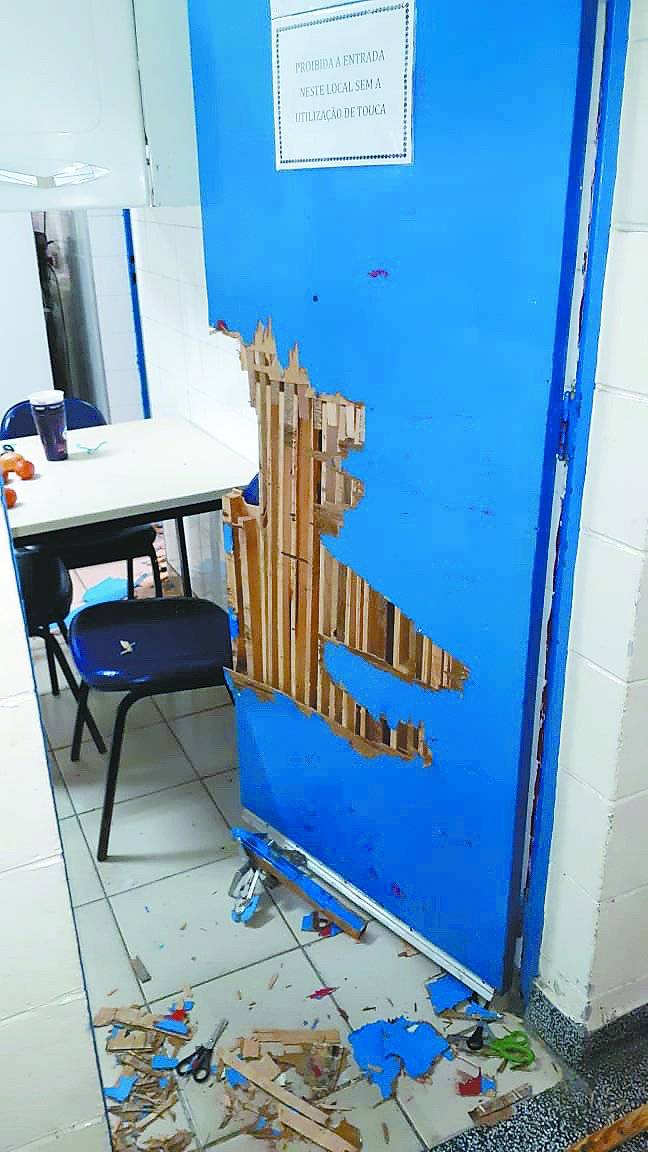 Escola vandalizada Santo André