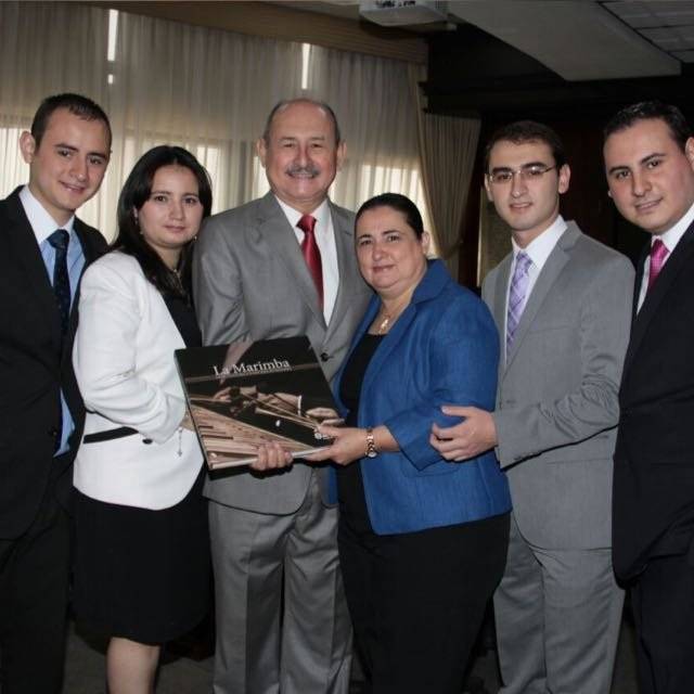 Lester Godínez y su familia