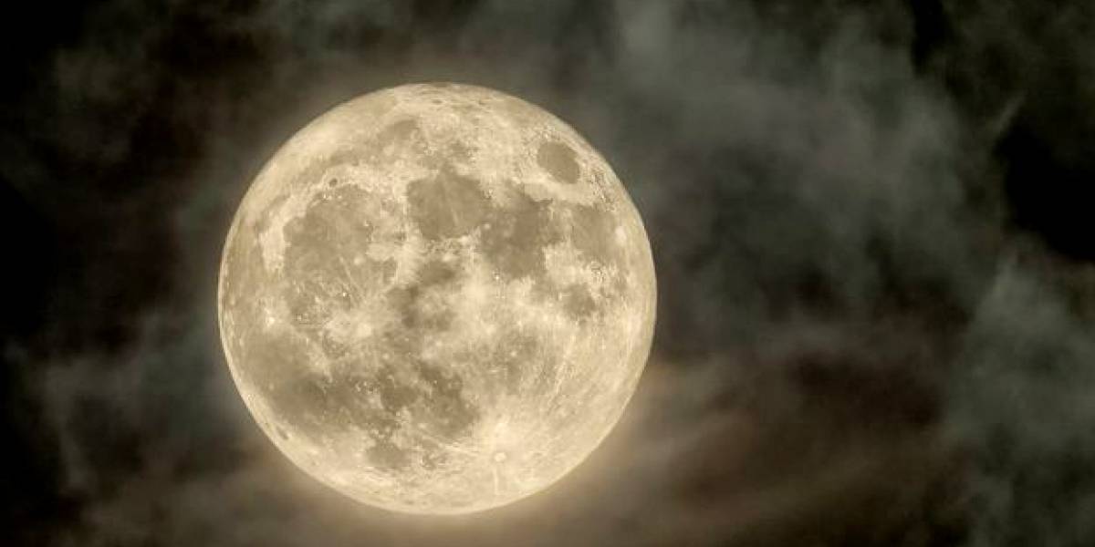 Así se vio la majestuosa Superluna de nieve en diferentes puntos del planeta