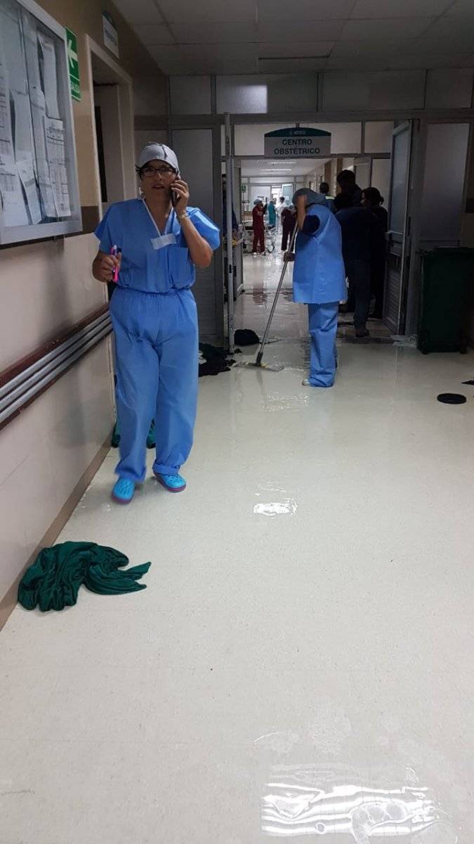 Rotura de tuberías se registró en el Hospital Carlos Andrade Marín en Quito