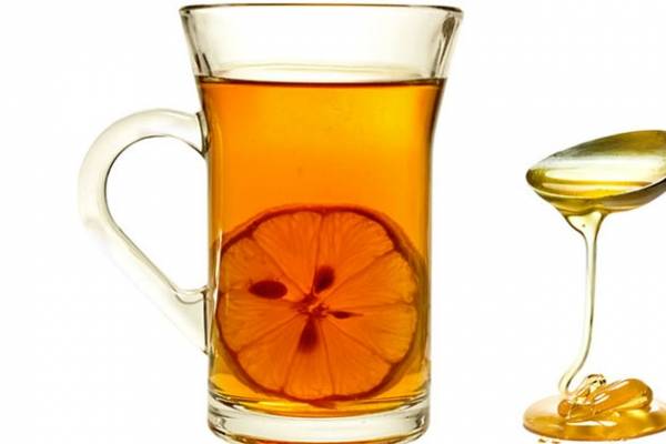 El agua tibia con limon y miel para que sirve