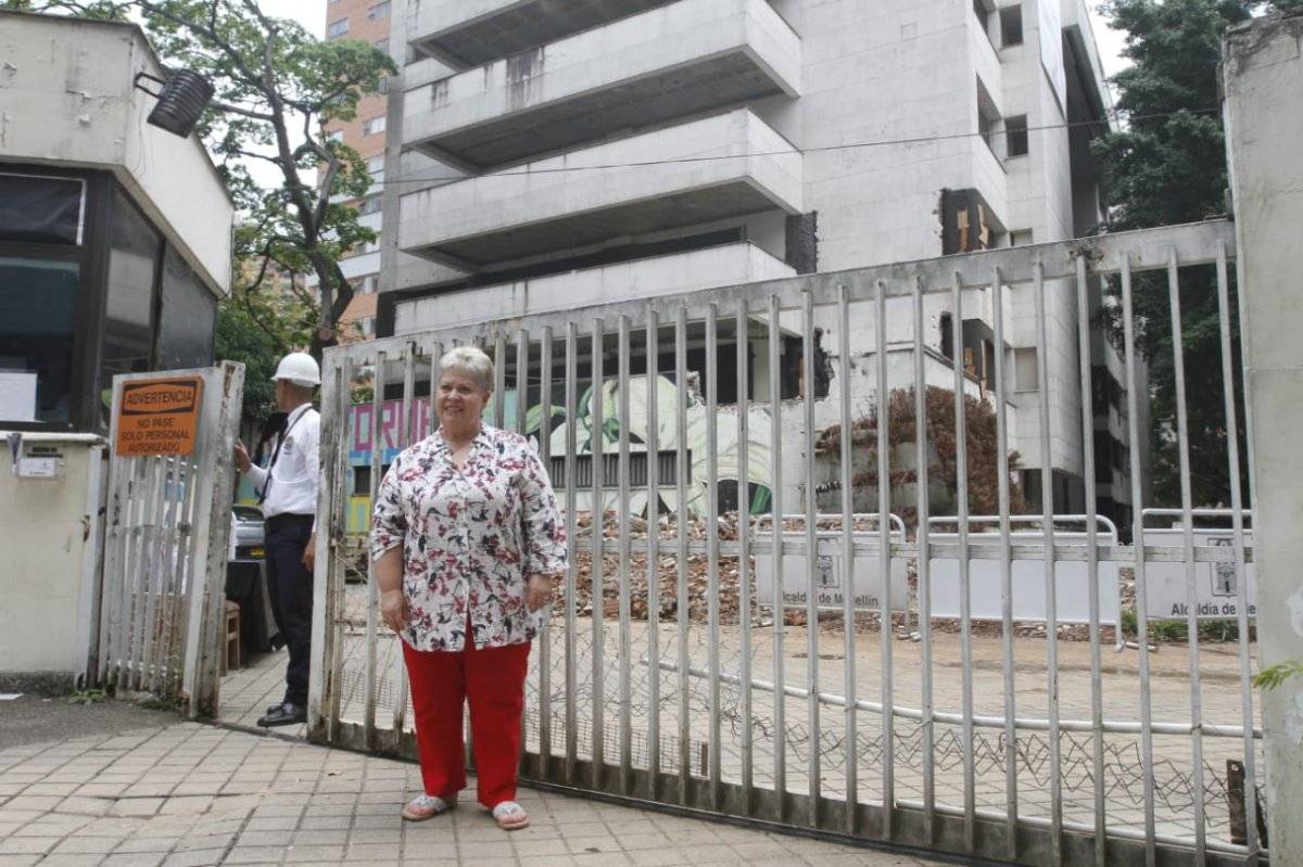 Luz María Escobar en el edificio Mónaco