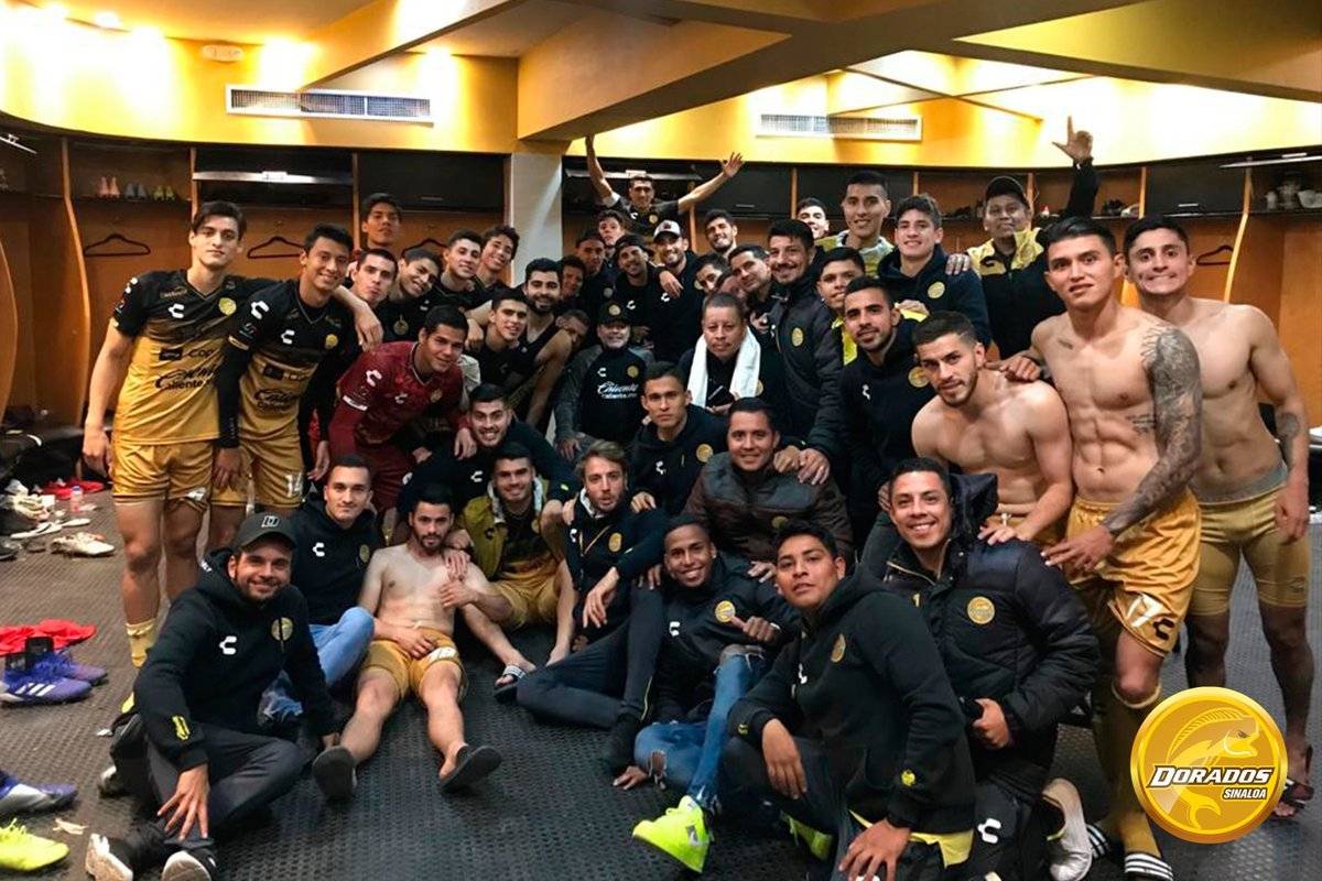 Maradona y su equipo