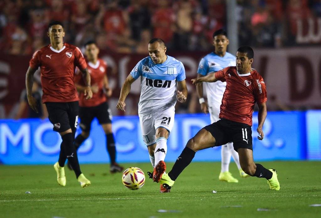 Nacho Saavedra sigue los partidos de Marcelo Díaz en Racing / Foto: Getty Images