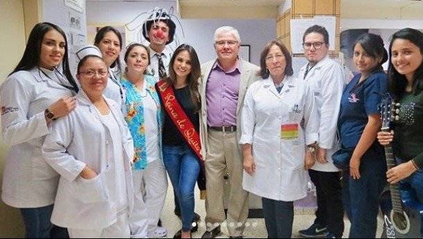 Con los niños del área de infectología, traumatología y neurocirugía del Hospital Pediátrico Baca Ortiz