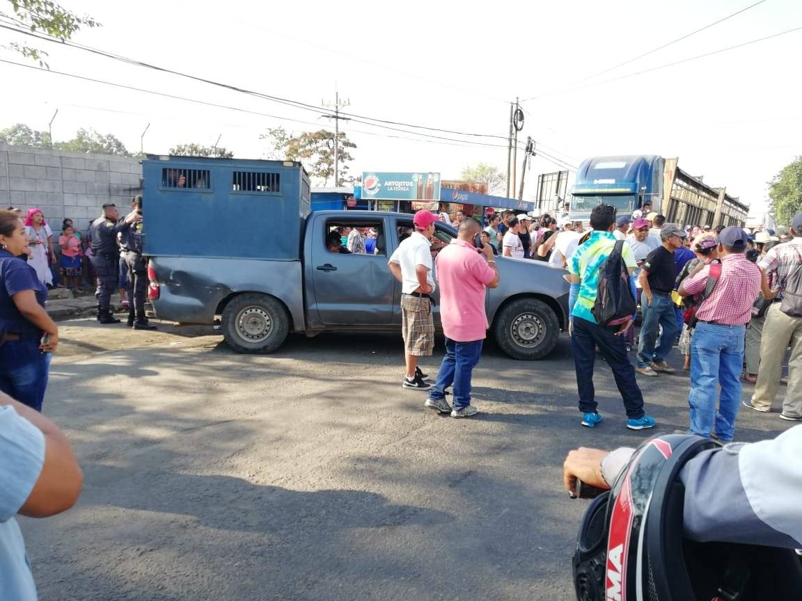 Bloquean ruta a Occidente